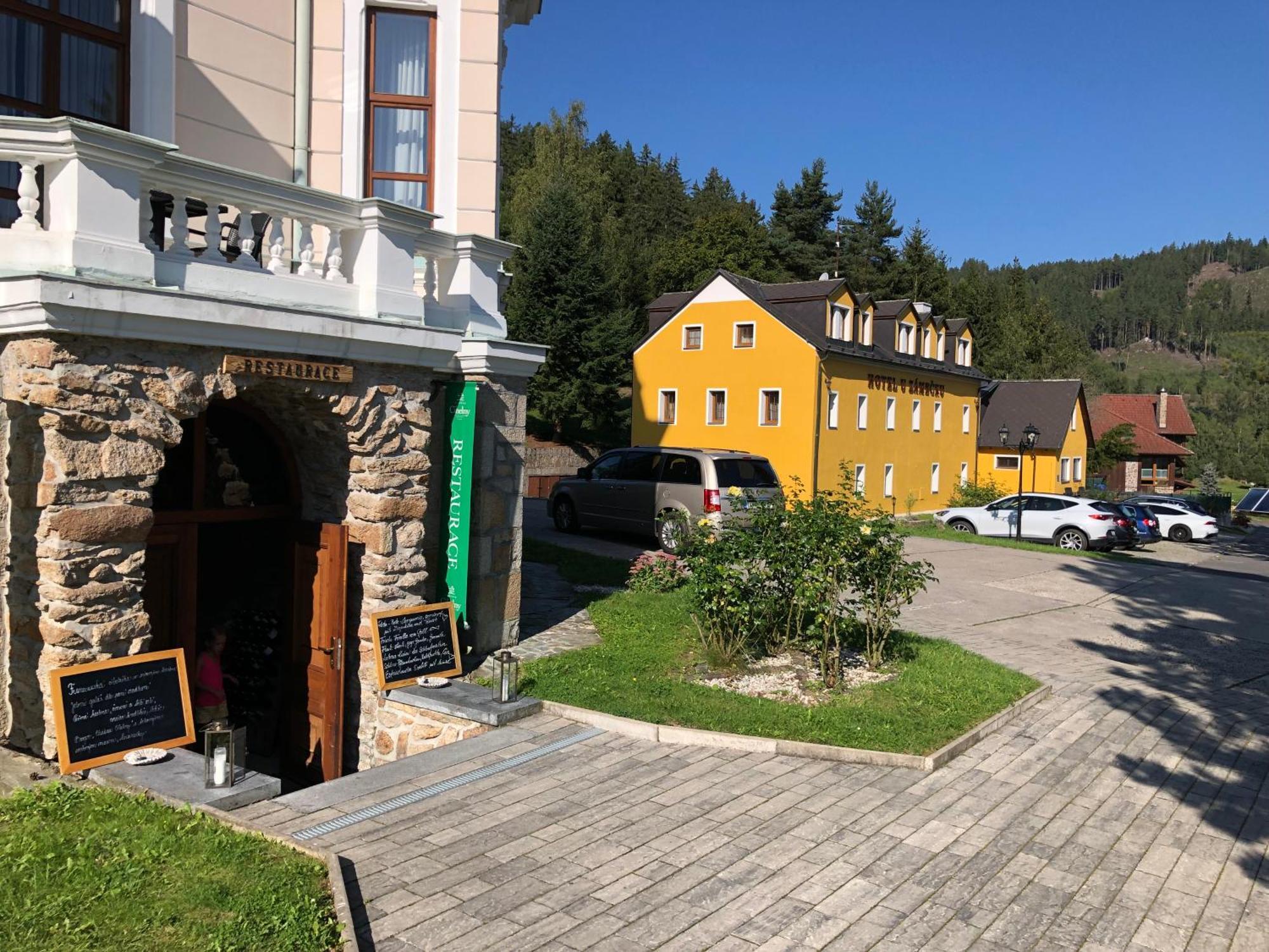 Hotel Chateau Cihelny Karlovy Vary Extérieur photo