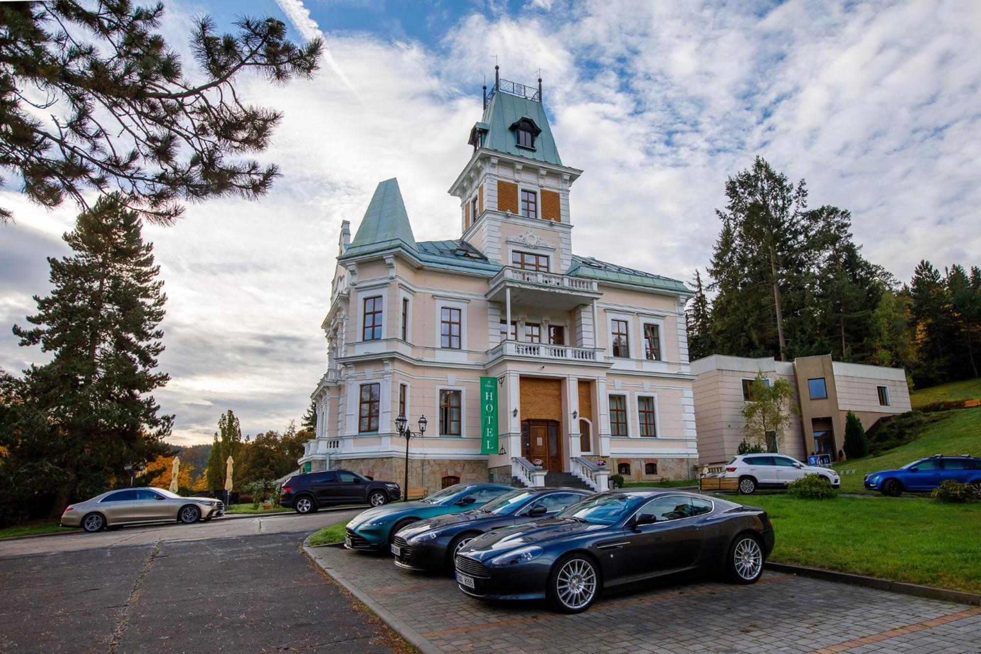 Hotel Chateau Cihelny Karlovy Vary Extérieur photo