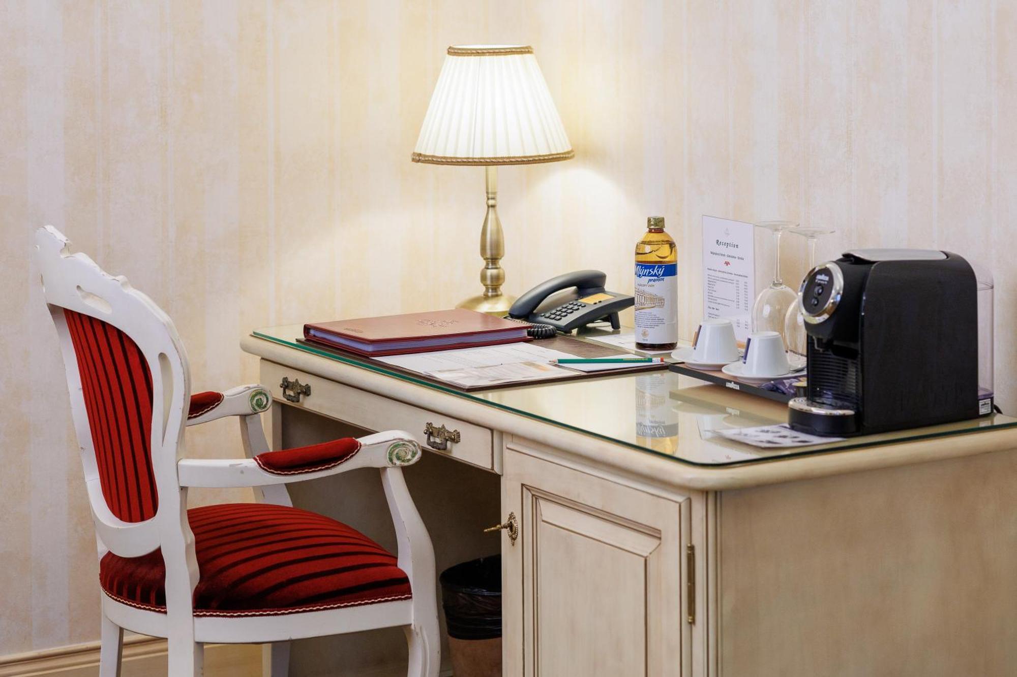 Hotel Chateau Cihelny Karlovy Vary Extérieur photo